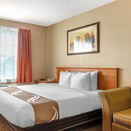 Quality Inn & Suites Cornwall Bagian luar foto