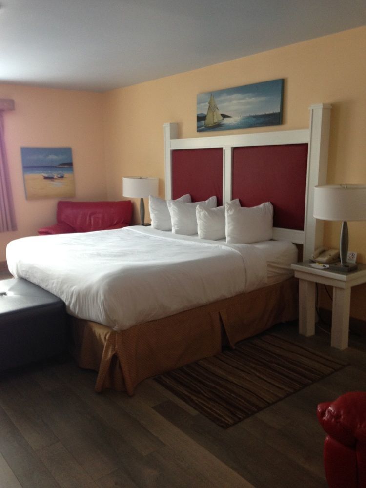 Quality Inn & Suites Cornwall Bagian luar foto