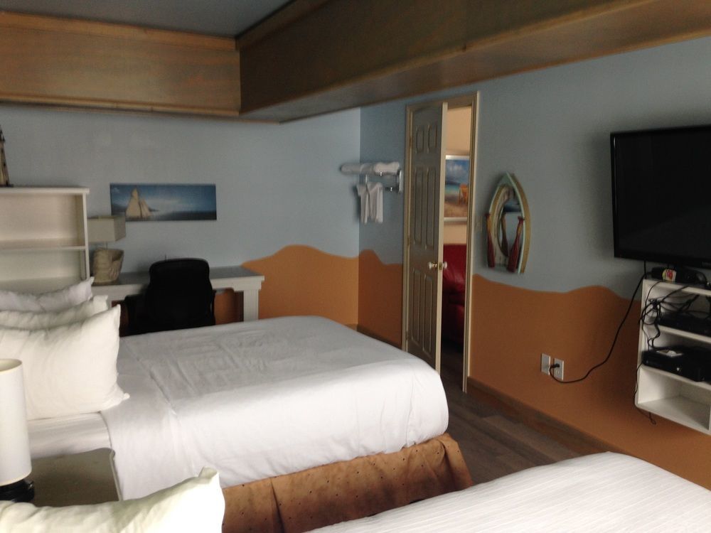 Quality Inn & Suites Cornwall Bagian luar foto
