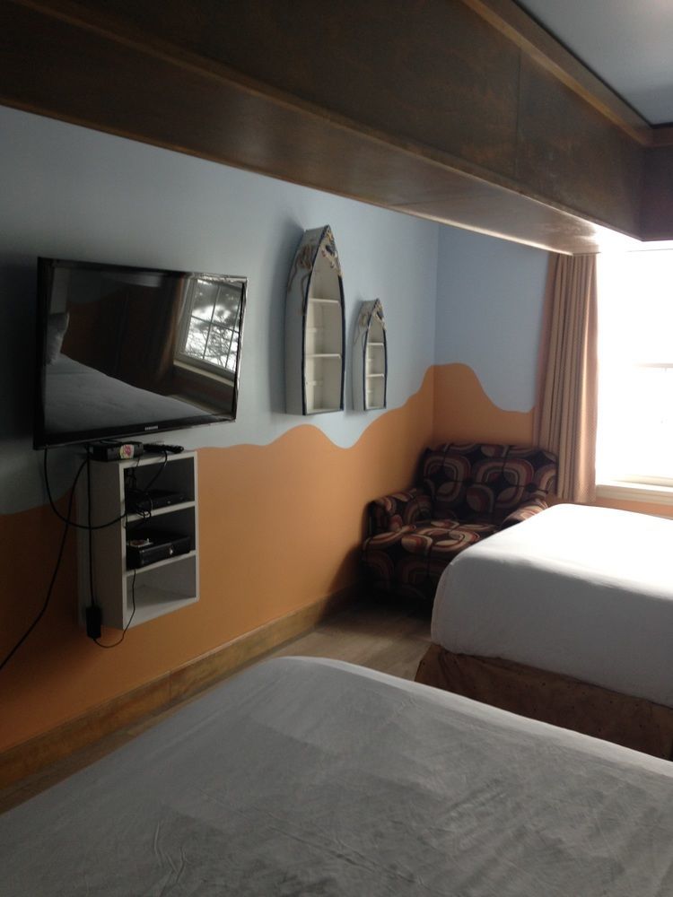 Quality Inn & Suites Cornwall Bagian luar foto