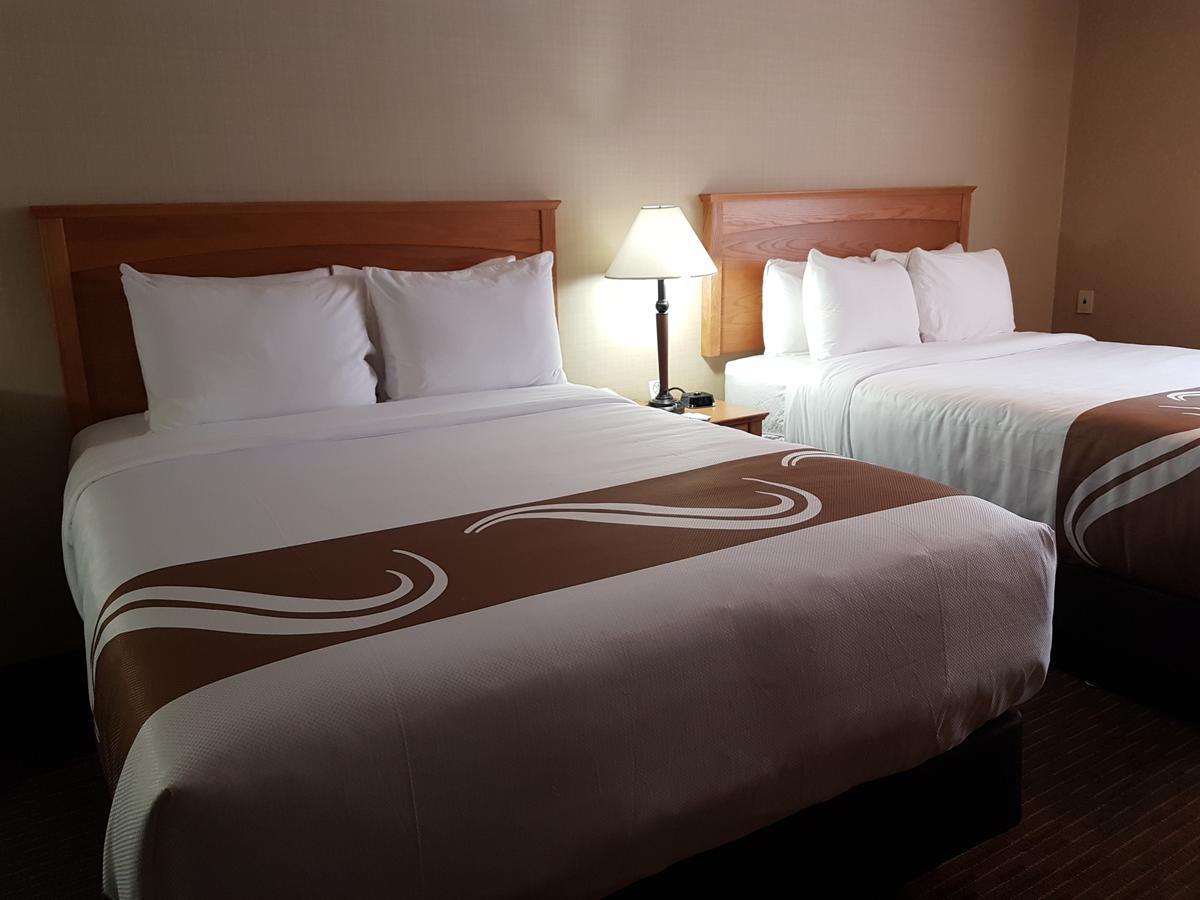 Quality Inn & Suites Cornwall Bagian luar foto
