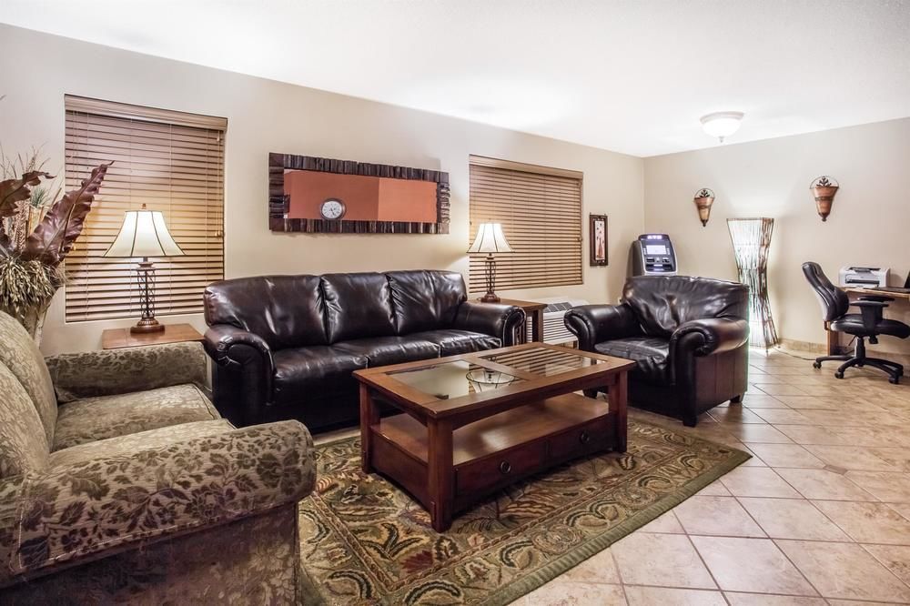 Quality Inn & Suites Cornwall Bagian luar foto
