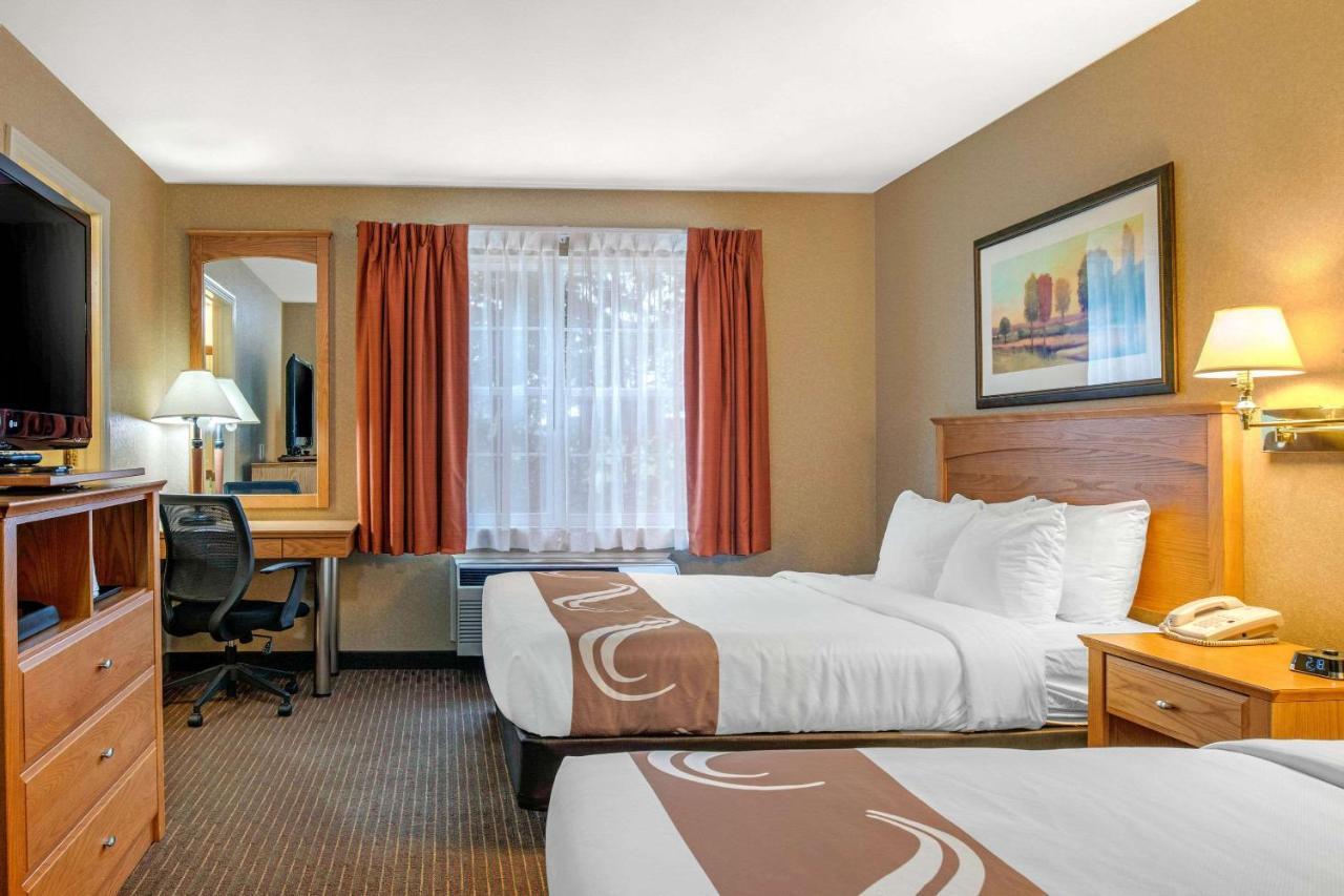 Quality Inn & Suites Cornwall Bagian luar foto