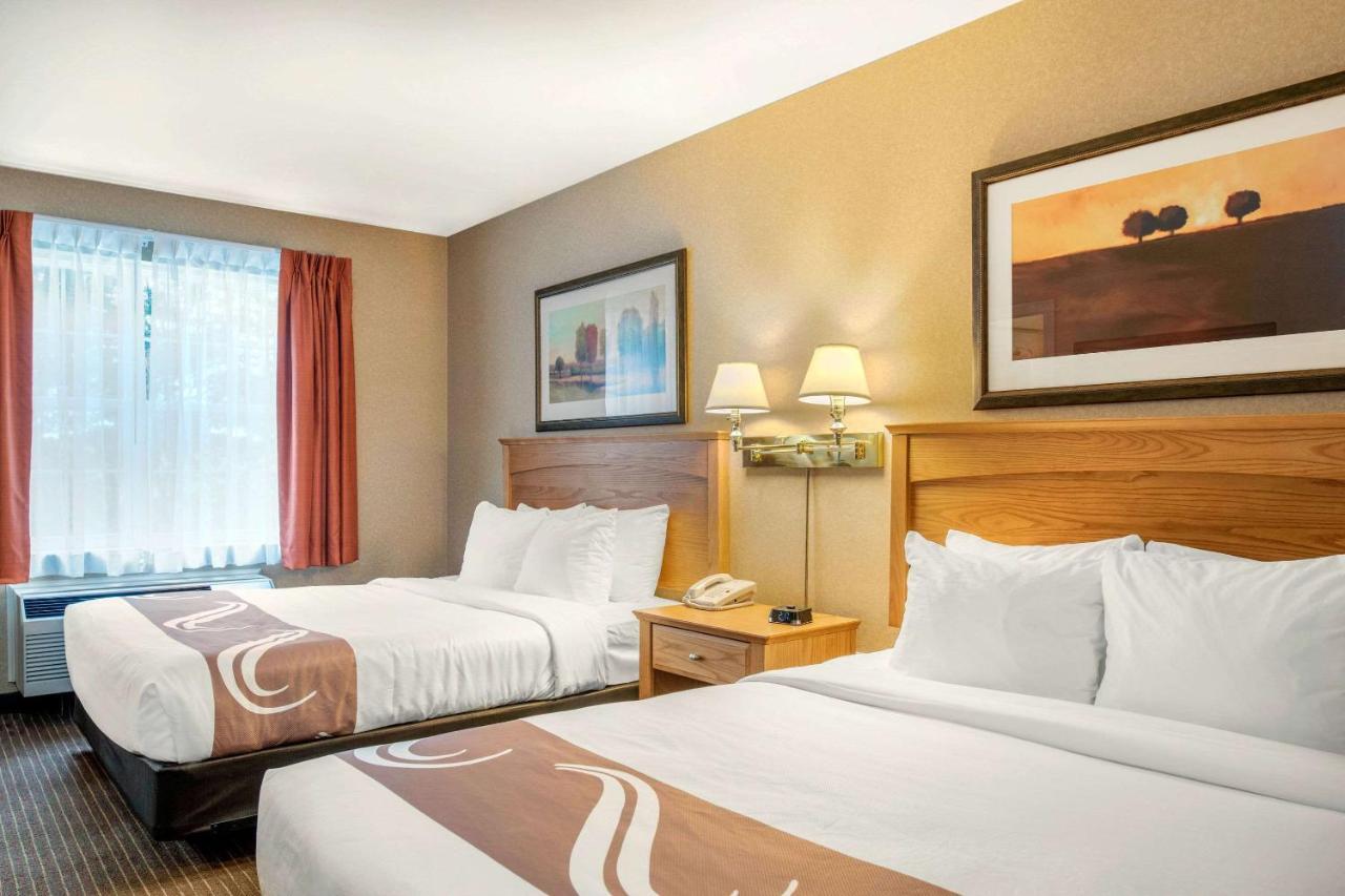 Quality Inn & Suites Cornwall Bagian luar foto
