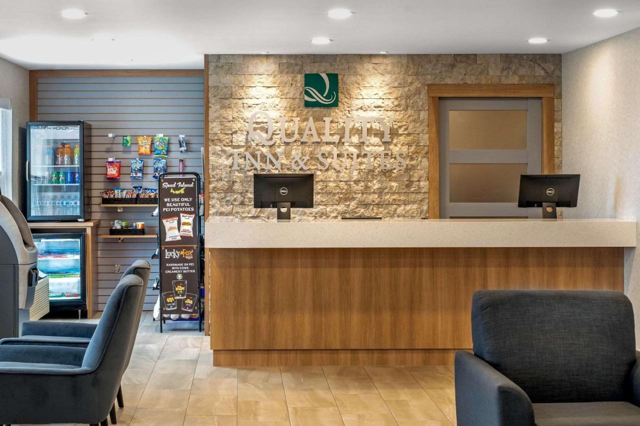 Quality Inn & Suites Cornwall Bagian luar foto