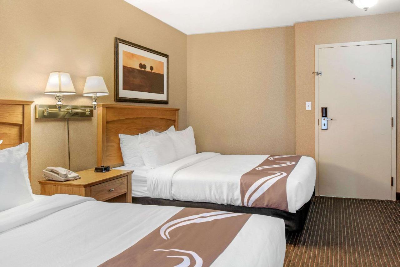 Quality Inn & Suites Cornwall Bagian luar foto
