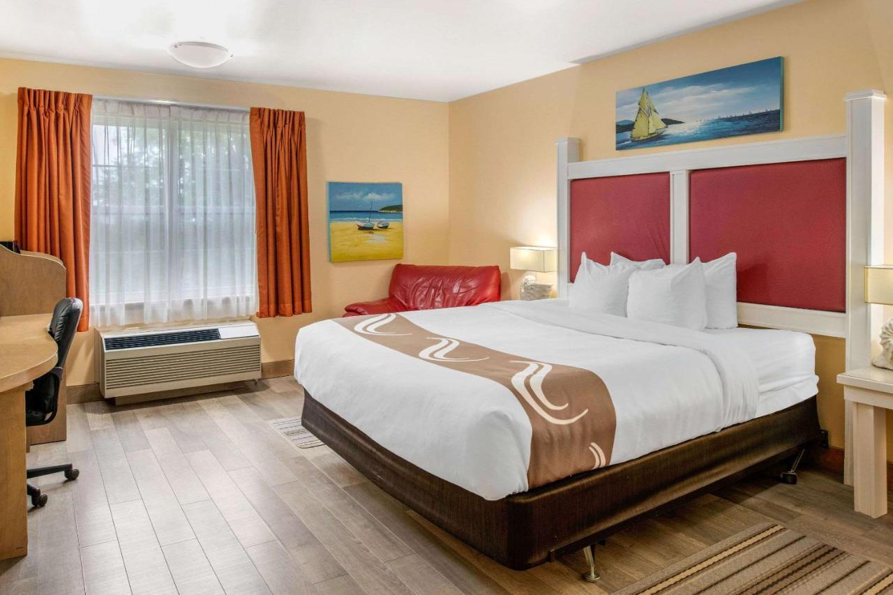 Quality Inn & Suites Cornwall Bagian luar foto
